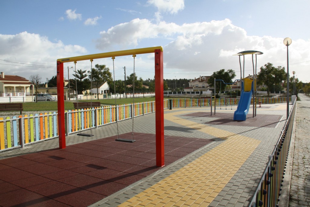 Parque Infantil em Casais da Lagoa (Foto: CMA)